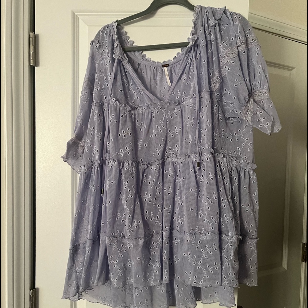 Free People lavender eyelet top. Size XL. Never worn. Perfect condition.
